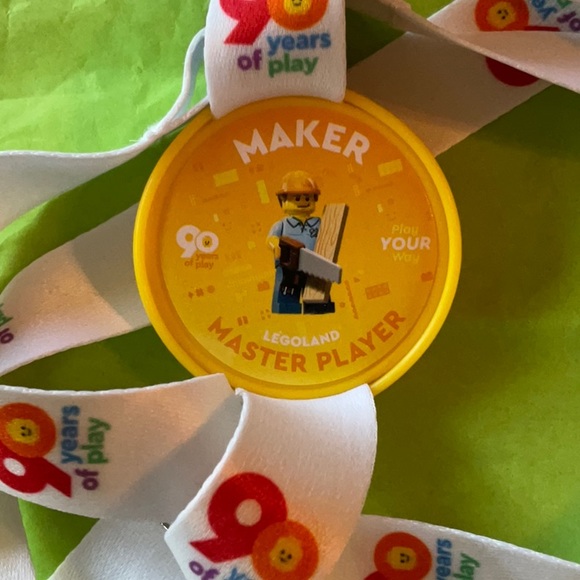 🔵🟡🟣 LEGO LE LANYARD WITH COLLECTABLE POPS 🟣🟡🔵 - Picture 12 of 16